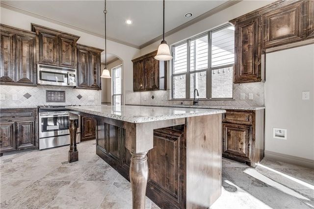 171 Charleston Lane, Fate, TX 75189