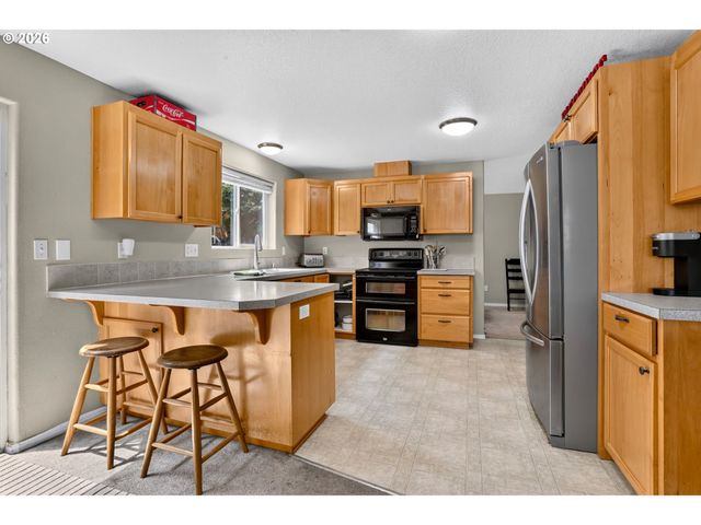 37520 GREEN MOUNTAIN St, Sandy, OR 97055