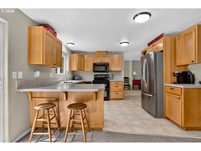 37520 GREEN MOUNTAIN St, Sandy, OR 97055