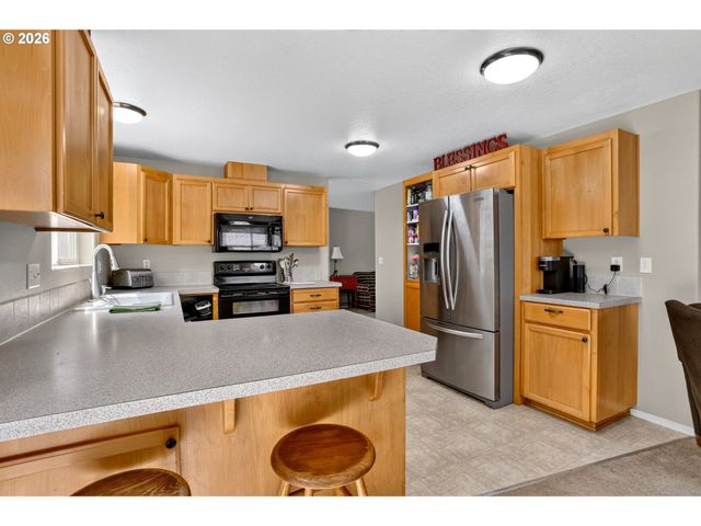 37520 GREEN MOUNTAIN St, Sandy, OR 97055