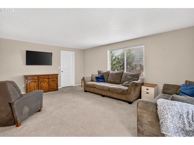 37520 GREEN MOUNTAIN St, Sandy, OR 97055