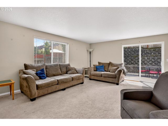 37520 GREEN MOUNTAIN St, Sandy, OR 97055