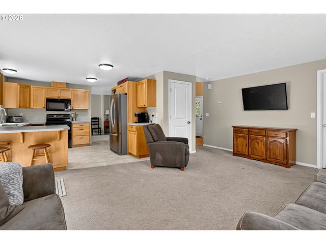 37520 GREEN MOUNTAIN St, Sandy, OR 97055