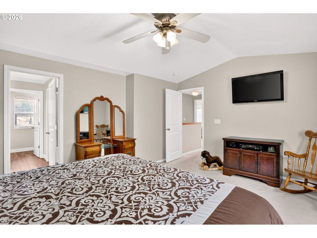 37520 GREEN MOUNTAIN St, Sandy, OR 97055