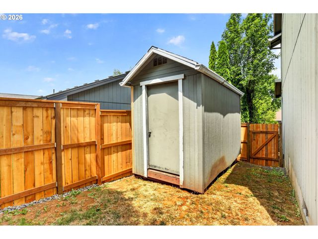37520 GREEN MOUNTAIN St, Sandy, OR 97055