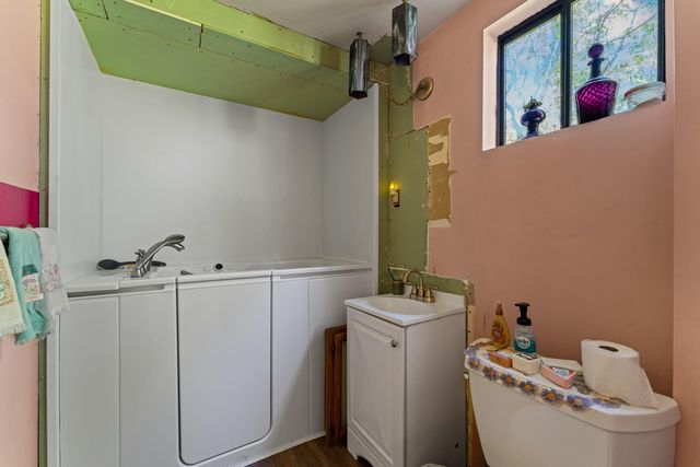 1610 Jumpoff Joe Creek Road, Grants Pass, OR 97526