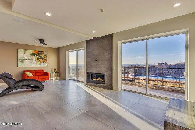 884 West Gate Drive, El Paso, TX 79932