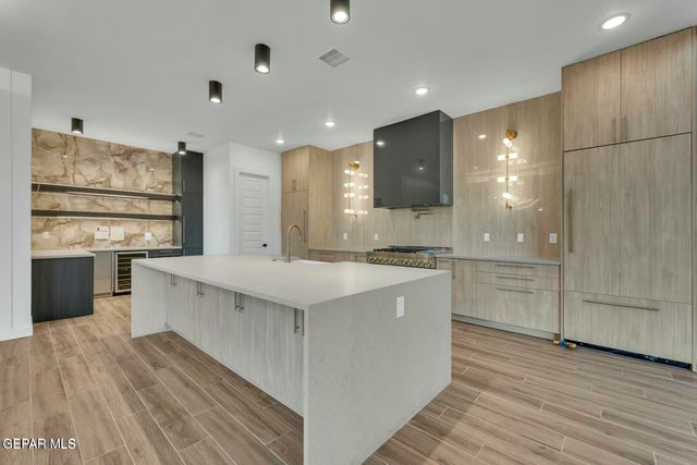 884 West Gate Drive, El Paso, TX 79932