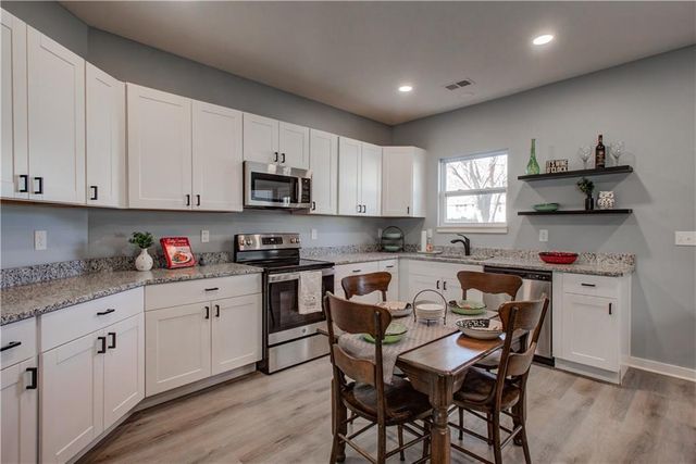 106 E Walker Drive, Harrisonville, MO 64701