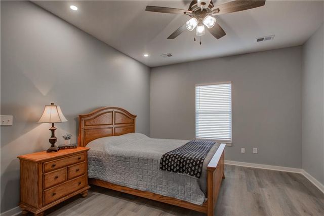 106 E Walker Drive, Harrisonville, MO 64701