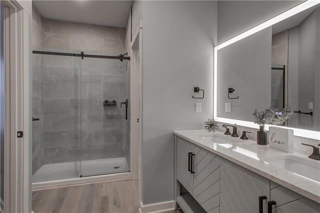 106 E Walker Drive, Harrisonville, MO 64701