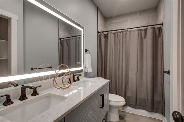 106 E Walker Drive, Harrisonville, MO 64701