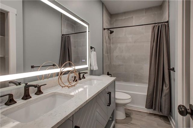 106 E Walker Drive, Harrisonville, MO 64701