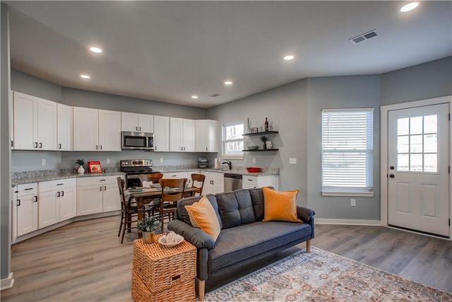 106 E Walker Drive, Harrisonville, MO 64701