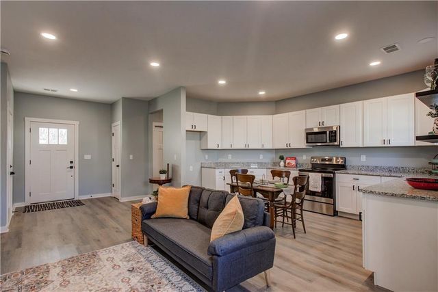 106 E Walker Drive, Harrisonville, MO 64701