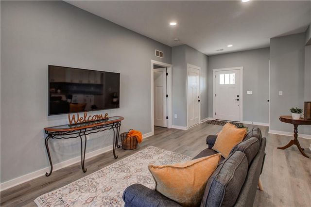 106 E Walker Drive, Harrisonville, MO 64701