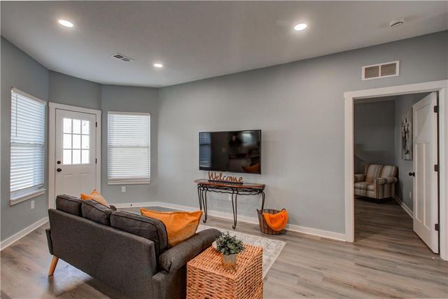 106 E Walker Drive, Harrisonville, MO 64701