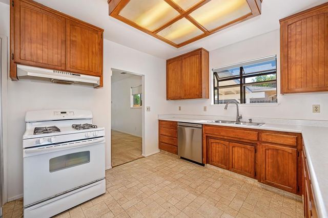 1391 5th St, Lincoln, CA 95648