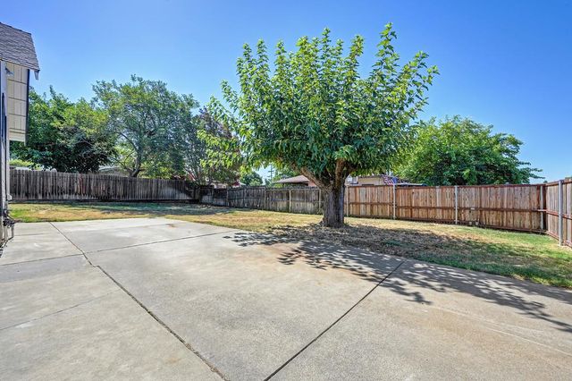 1391 5th St, Lincoln, CA 95648
