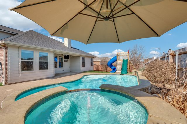 113 Rain Cloud Drive, Waxahachie, TX 75165