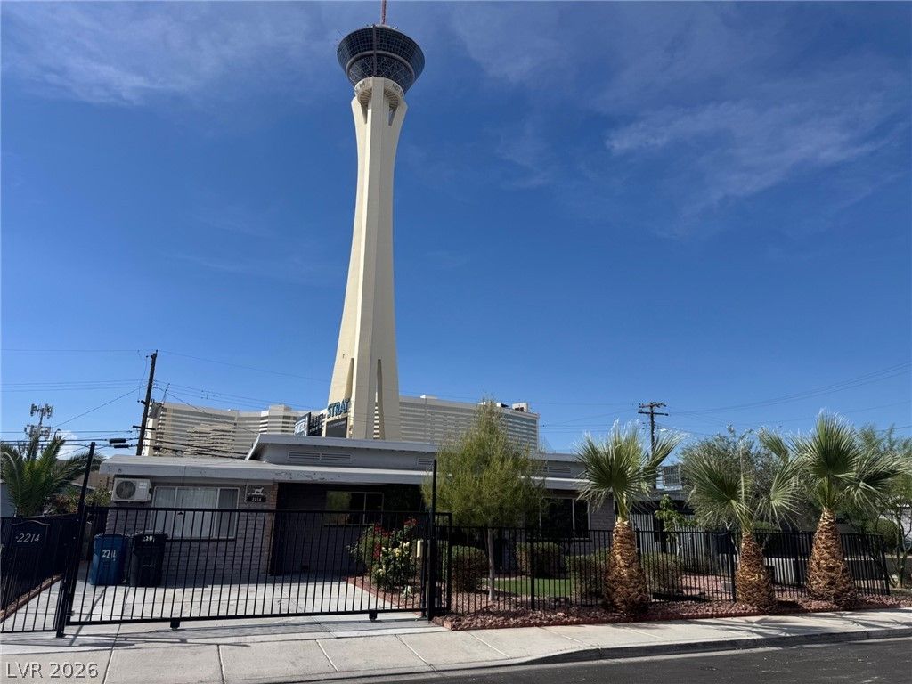 2214 Santa Clara Drive, Las Vegas, NV 89104