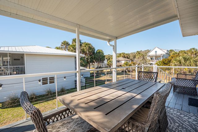405 Palmetto Boulevard, Edisto Island, SC 29438