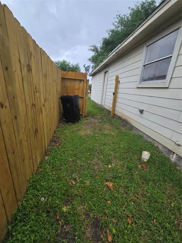 16022 Old River Road, Channelview, TX 77530