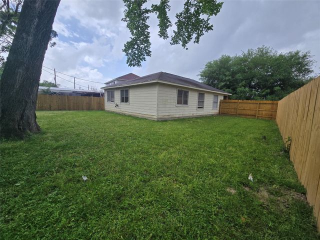 16022 Old River Road, Channelview, TX 77530