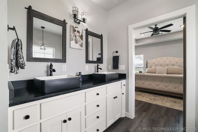 155 Riverbend Avenue, Calera, OK 74730