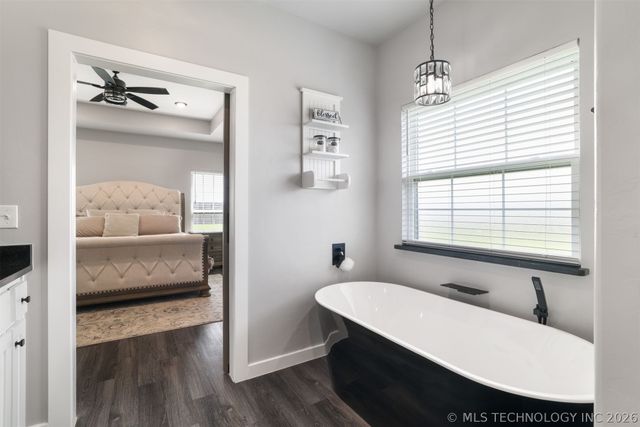 155 Riverbend Avenue, Calera, OK 74730