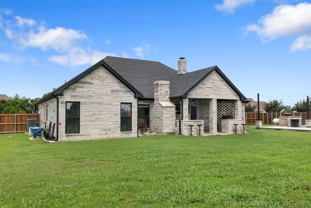 155 Riverbend Avenue, Calera, OK 74730