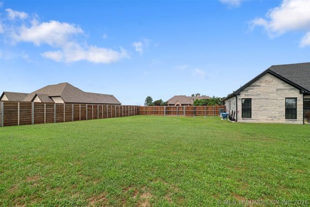 155 Riverbend Avenue, Calera, OK 74730