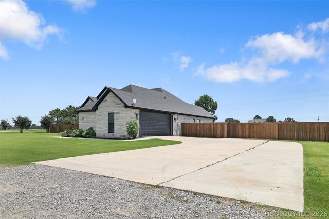 155 Riverbend Avenue, Calera, OK 74730