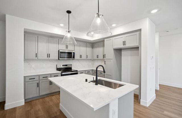 671 Lindendale Court 168-18 Plan 5, San Jose, CA 95117