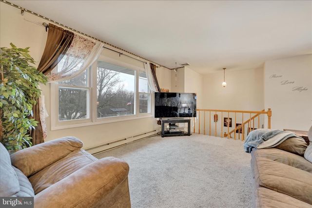 631 W FRANKLIN ST, Womelsdorf, PA 19567