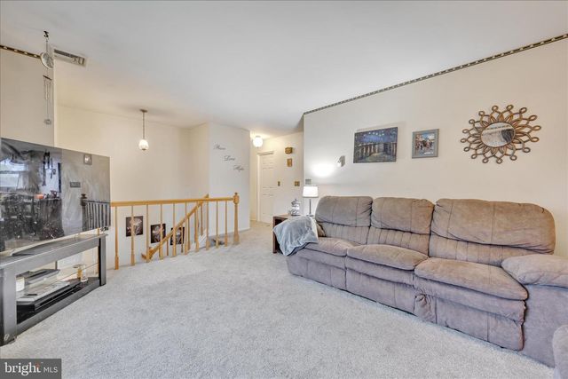 631 W FRANKLIN ST, Womelsdorf, PA 19567