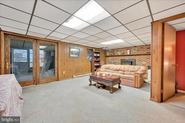 631 W FRANKLIN ST, Womelsdorf, PA 19567