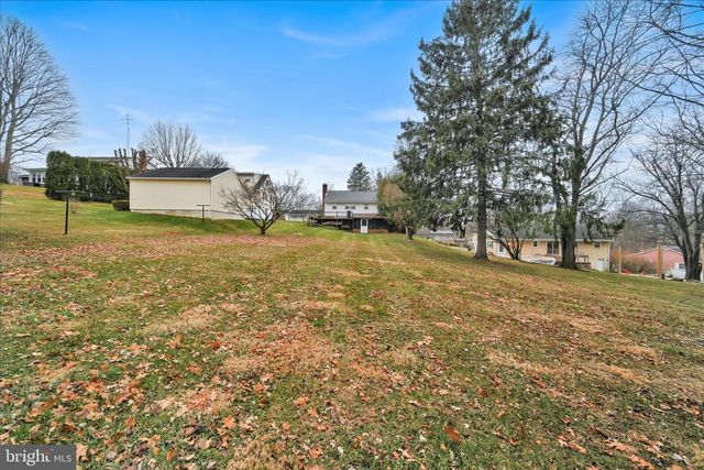 631 W FRANKLIN ST, Womelsdorf, PA 19567