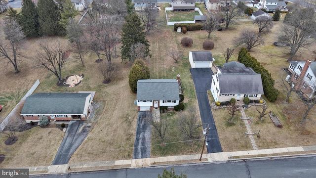 631 W FRANKLIN ST, Womelsdorf, PA 19567