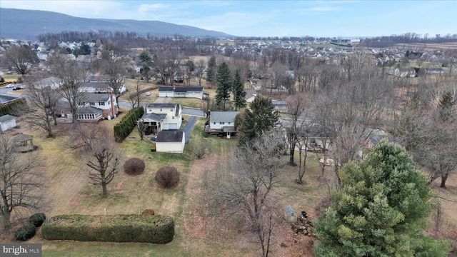 631 W FRANKLIN ST, Womelsdorf, PA 19567