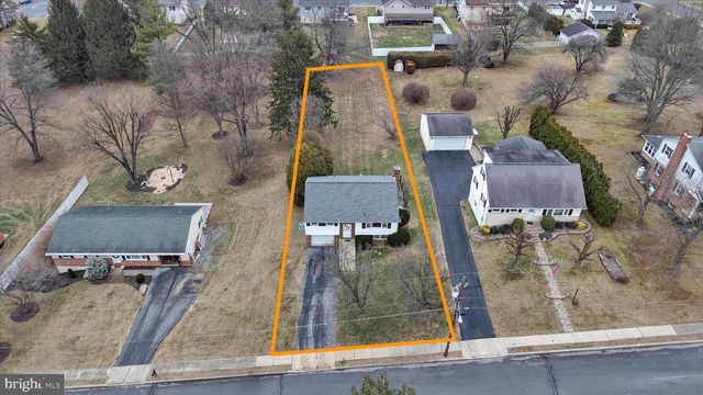 631 W FRANKLIN ST, Womelsdorf, PA 19567