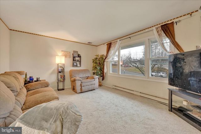 631 W FRANKLIN ST, Womelsdorf, PA 19567