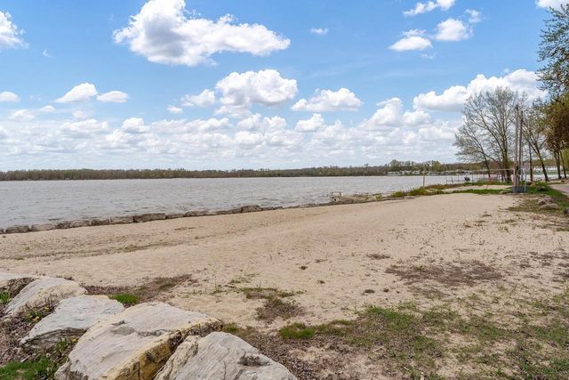 1729 E Road 5, Edgerton, WI 53534