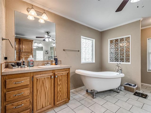 8433 Bradshaw Lane, Noble, OK 73068