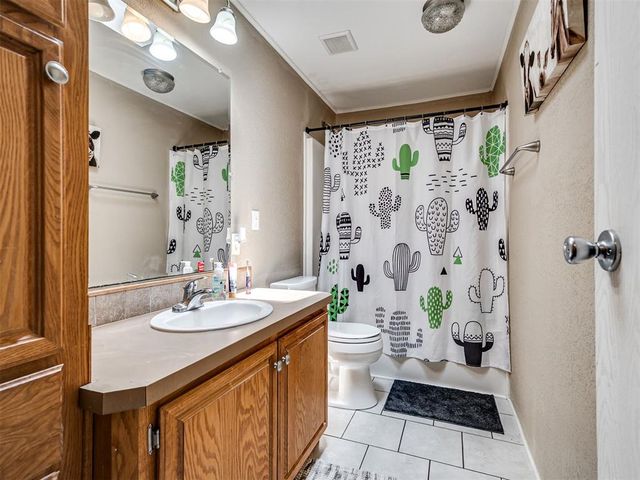 8433 Bradshaw Lane, Noble, OK 73068