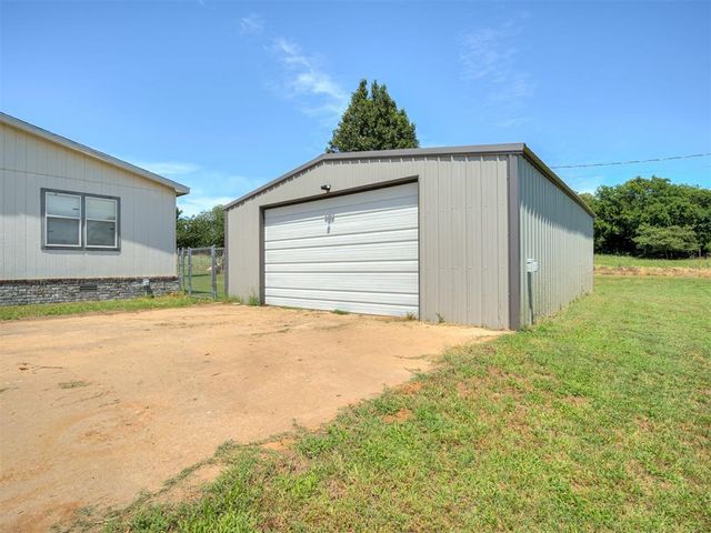 8433 Bradshaw Lane, Noble, OK 73068