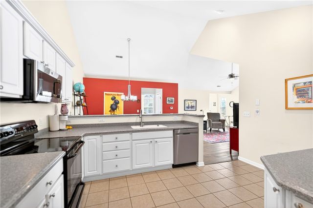 542 Fair Meadow Dr, Chartiers, PA 15301