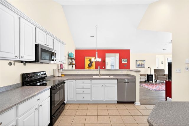 542 Fair Meadow Dr, Chartiers, PA 15301