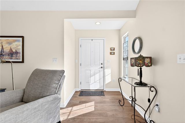 542 Fair Meadow Dr, Chartiers, PA 15301