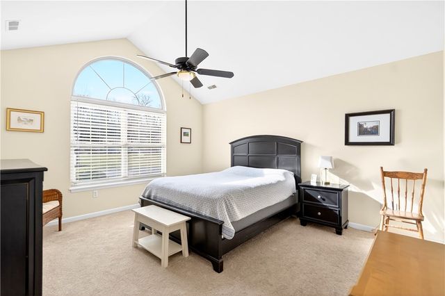 542 Fair Meadow Dr, Chartiers, PA 15301